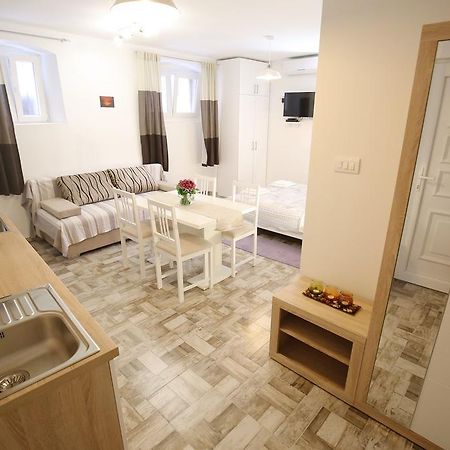 Studio Apartment Laura Задар Екстериор снимка