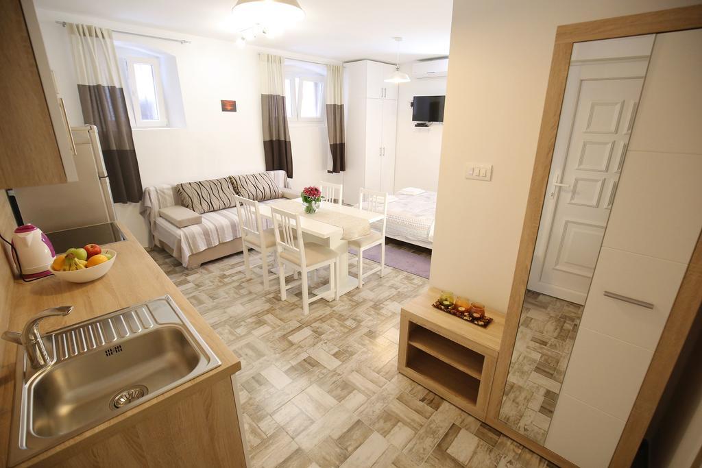 Studio Apartment Laura Задар Екстериор снимка